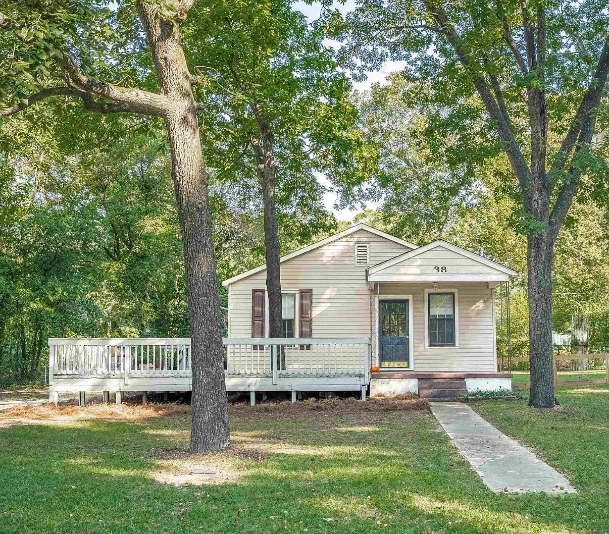 2 bed, 652 sqft, $1,350 — Photo 1