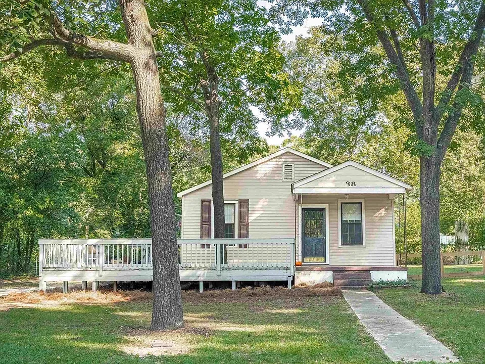 38 Kingsgate Dr