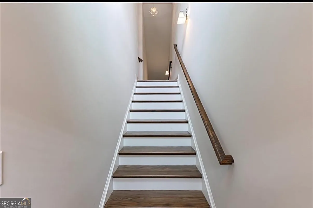 4 bed, 3.5 bath, 4860 sqft, $3,000 — Photo 2
