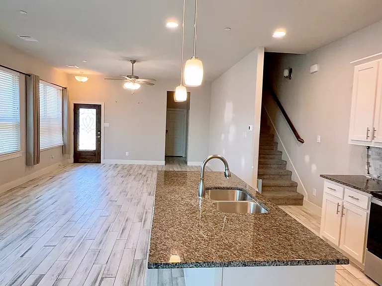 825 Eaglescliffe Lndg — Photo 5