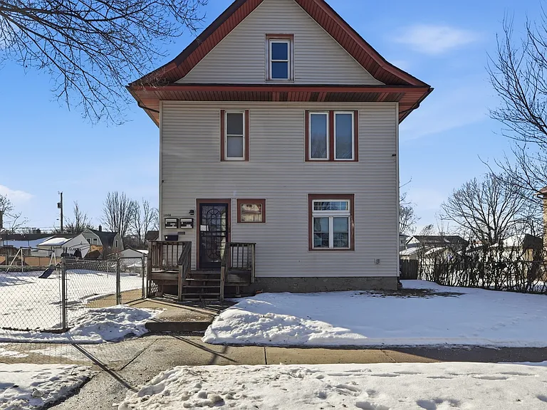 104 Jessamine Ave W — Photo 2