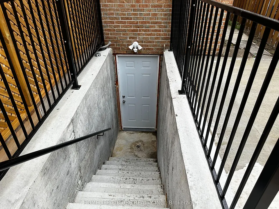 426 Wycliffe Ave #BASMENT