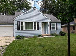 27W282 Sunnyside Ave, Winfield, IL 60190
