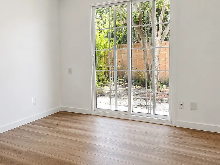 1700 W Elm Ave — Photo 3