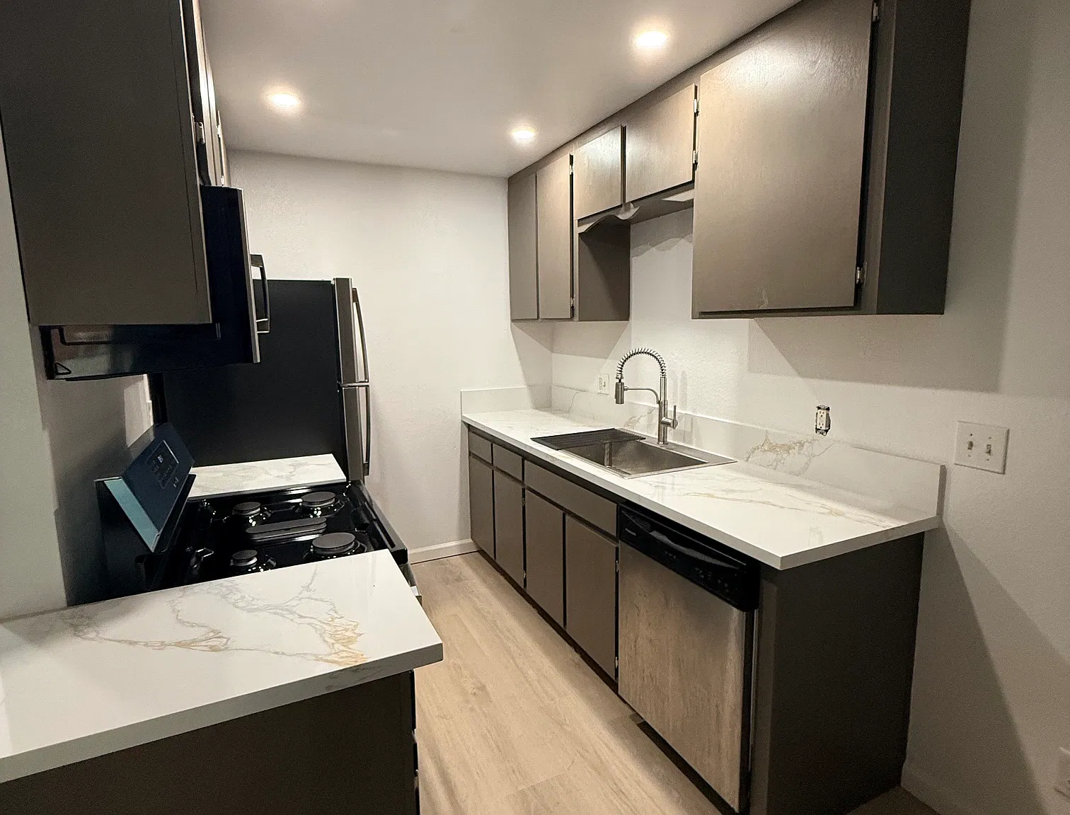 2 bed, 780 sqft, $2,750 — Photo 2
