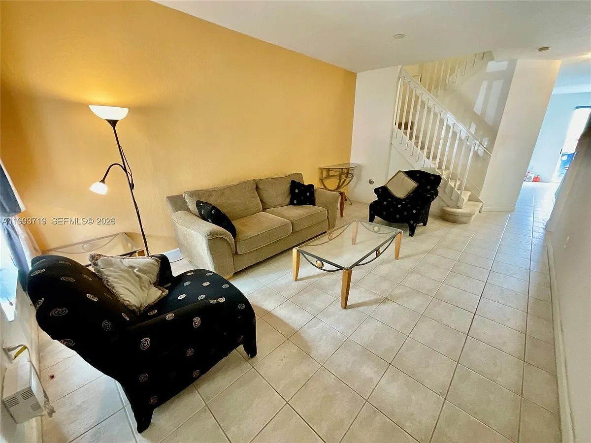 Building Photo - 5628 NW 113th Ave #5628