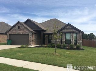 1110 Serendipity Cir, Sanger, TX 76266