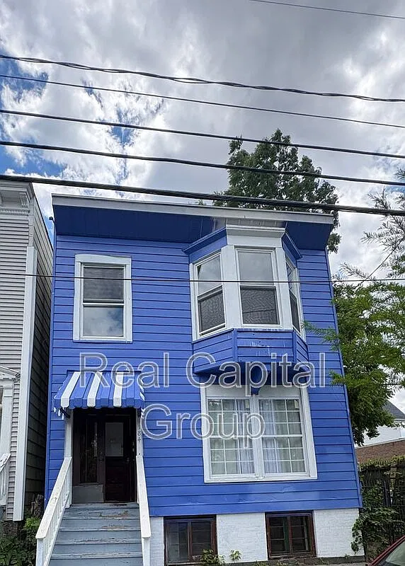 3 bed, 1.0 bath, $1,495 — Photo 1