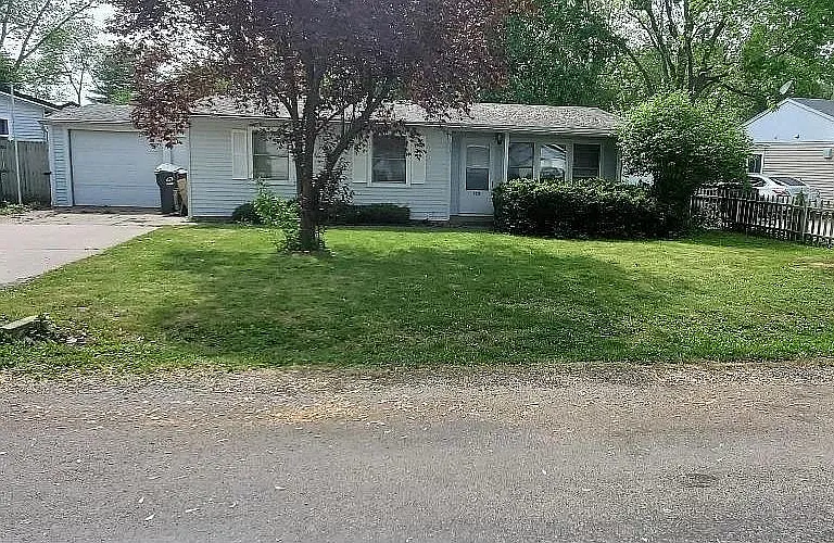 1020 S Eastview Dr — Photo 1