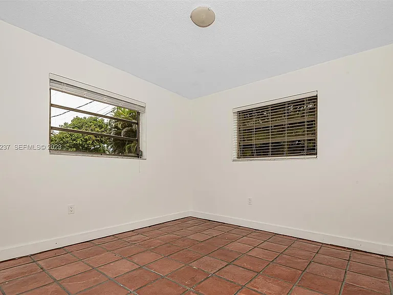 309 Bird Rd — Photo 6