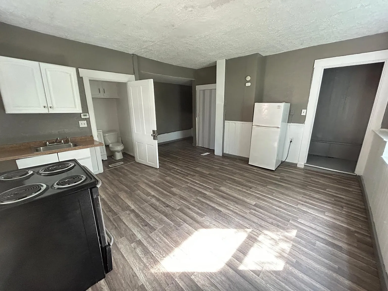 1873 Knox Street - 1 — Photo 2