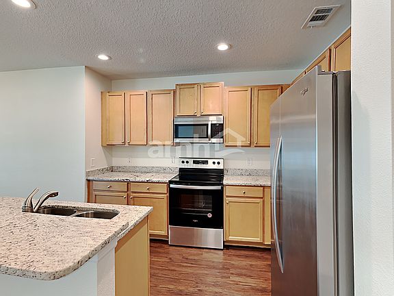 3rd image of 10149 Lenox St