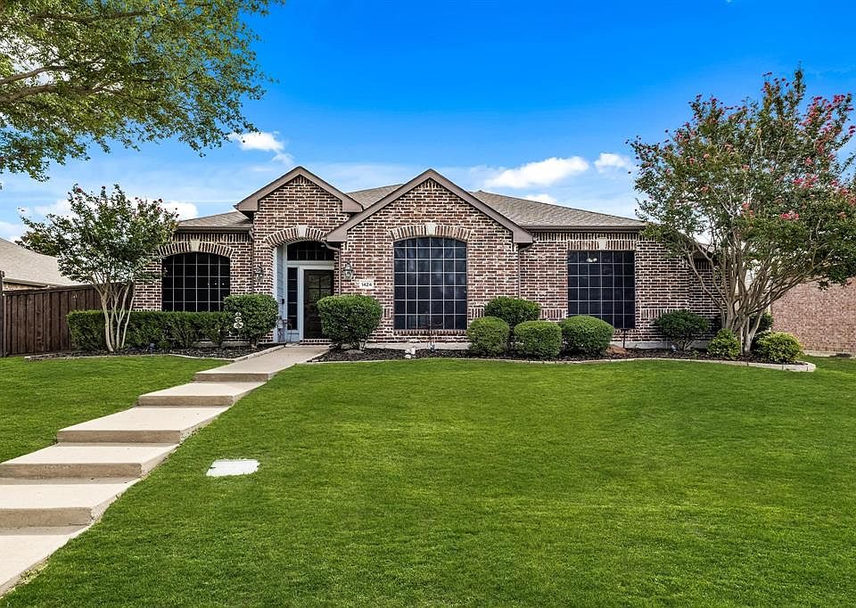 1st image of 1424 Brittany Way
