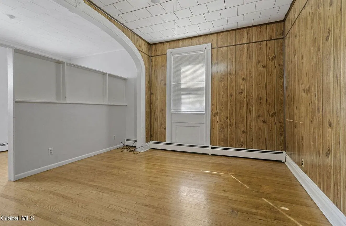 3 bed, $1,750 — Photo 2
