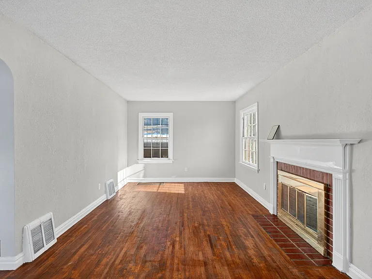 6713 Kenwood Dr — Photo 3