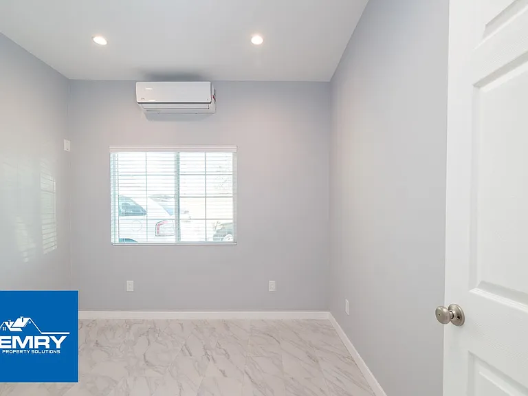 10624 Swinton Ave — Photo 9