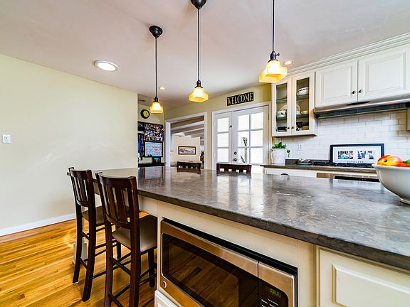 2nd image of 1508 Magnolia Ave