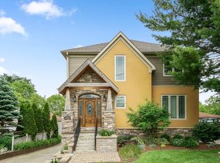 8S041 S Vine St, Hinsdale, IL 60527