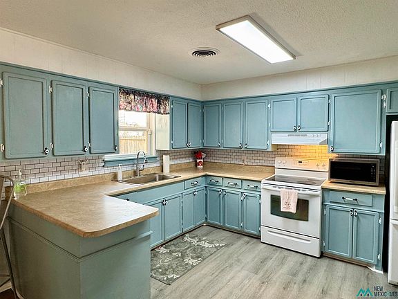 2nd image of 216 Rosa Blvd