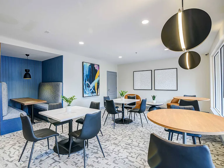 Sofi Gaslight Commons — Photo 18