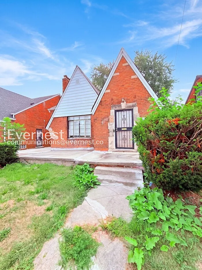 3 bed, 1.0 bath, 1208 sqft, $1,195 — Photo 2