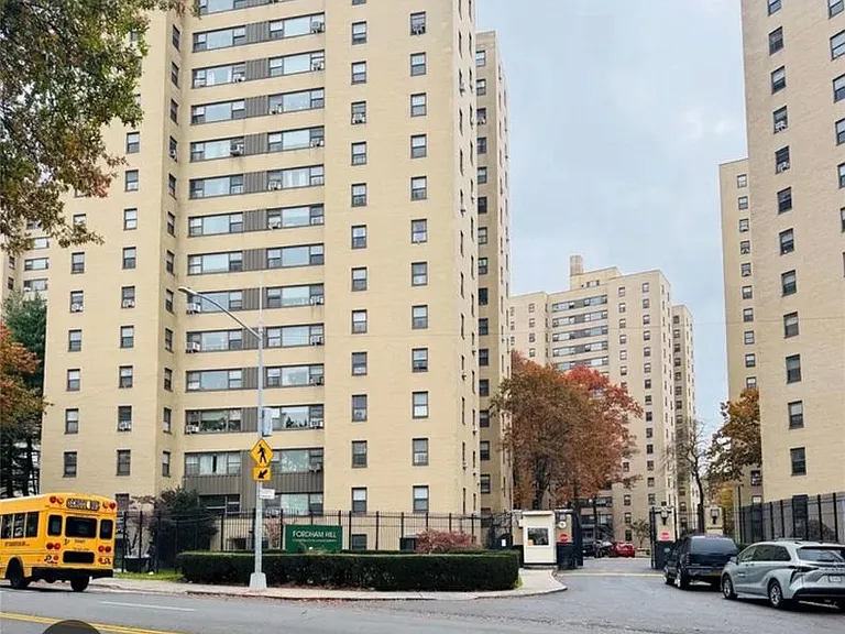 2 Fordham Hill Oval #PENTHOUSE — Photo 2