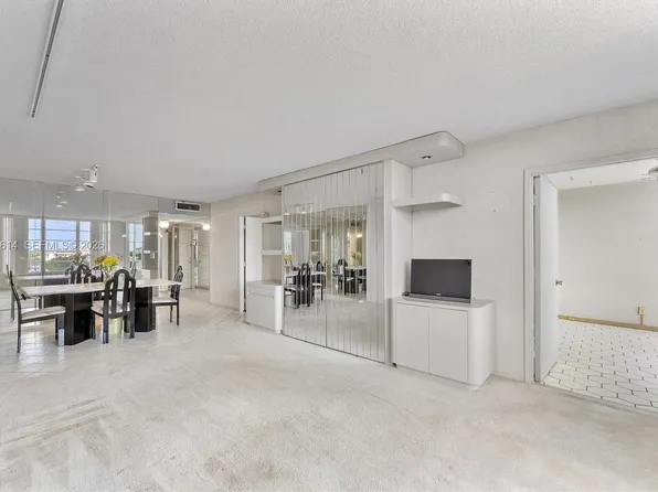 2661 S Course Dr APT 805, Pompano Beach, FL 33069