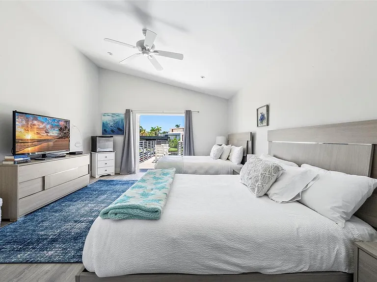 2523 Castilla Isle — Photo 36