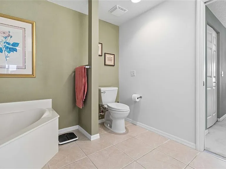 8921 Lake Dr #504 — Photo 13