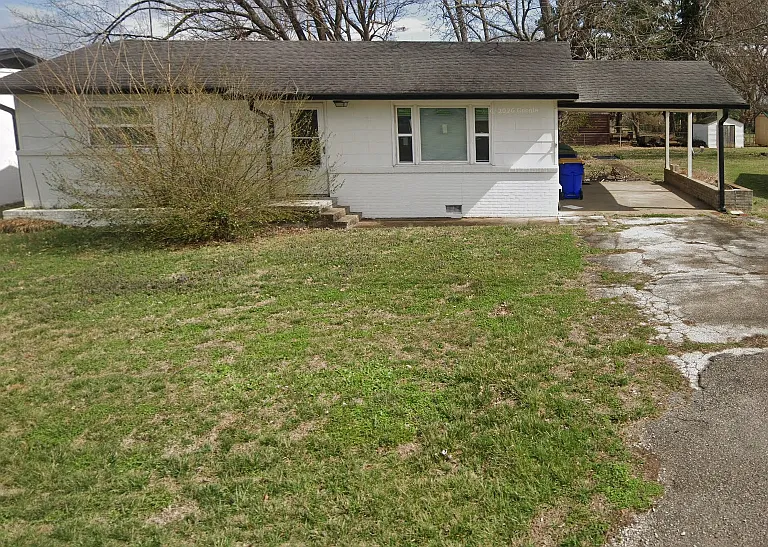 306 Robey St — Photo 1