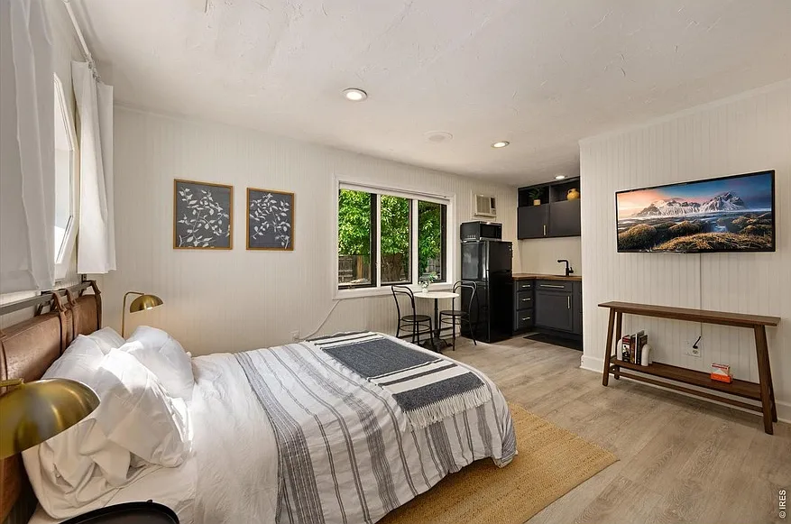 Studio, 280 sqft, $1,295 — Photo 2
