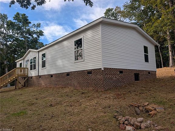 2nd image of 1424 Pineview Rd