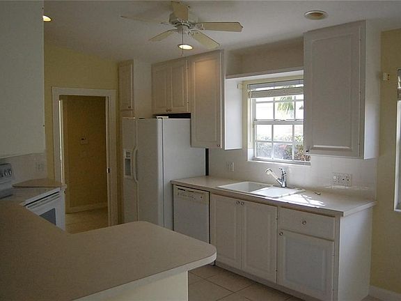 4th image of 8435 SE Retreat Dr