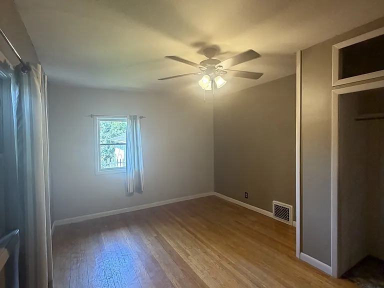 212 Alderson Ave — Photo 8