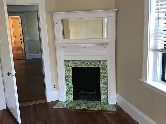 4th image of 26 Linden Pl APT 4