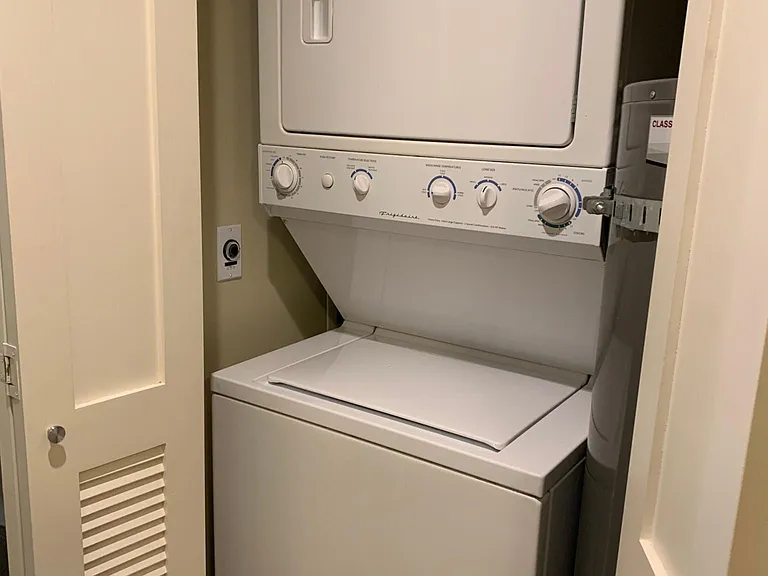 In-unit washer/dryer.