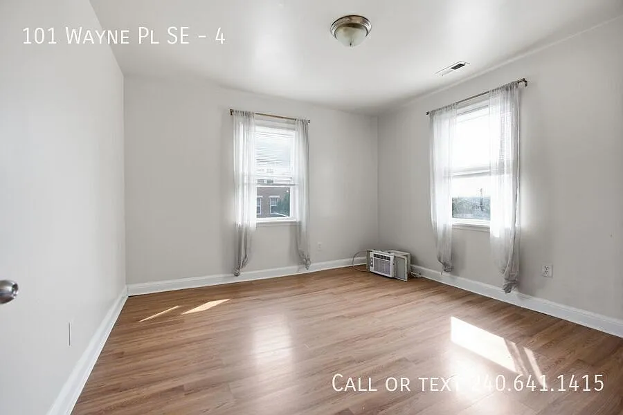 Charming 2 BR/1 BA Apartment in Congress Heights! — Photo 3