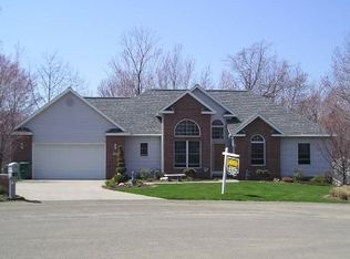 202 Walten Creek Dr, Erie, PA 16511