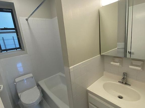3rd image of 301 Lefferts Ave #1C