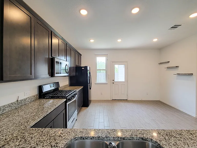 25392 Northpark Lake Dr — Photo 14