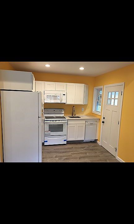 2nd image of 71B Manor