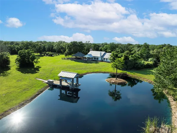 1081 Yaupon Creek Estates Dr, Columbus, TX 78934
