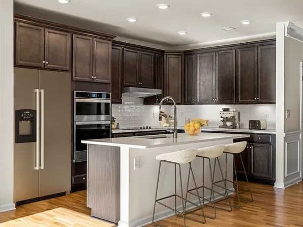 4 Stratton Dr Unit 203, Woburn, MA 01801