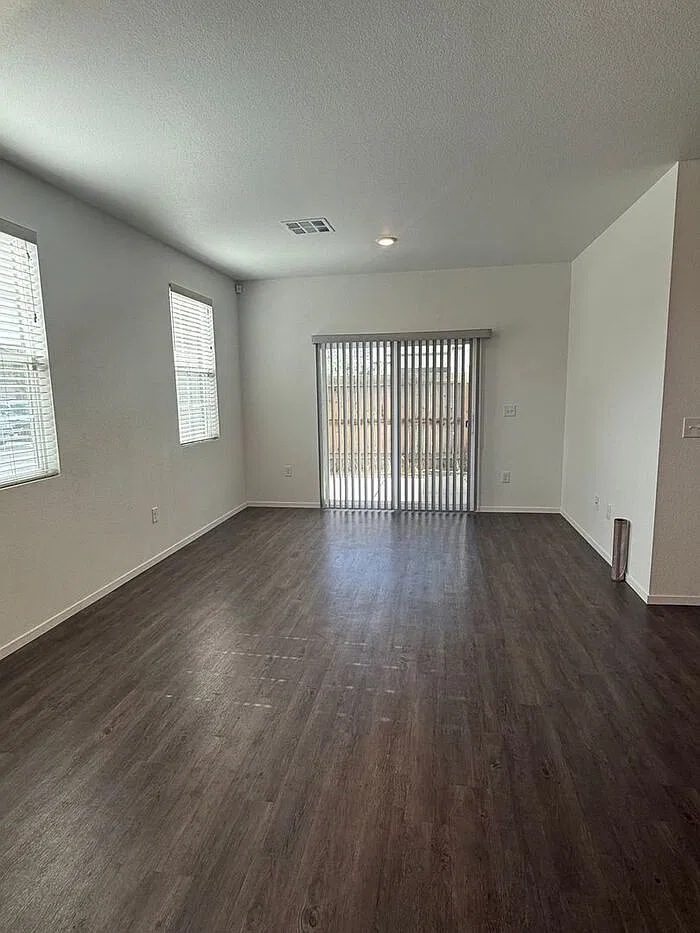 3 bed, 2.5 bath, 1797 sqft, $2,450 — Photo 3