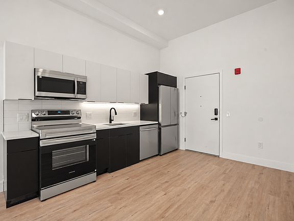 4th image of 1629-37 S 28th St #17