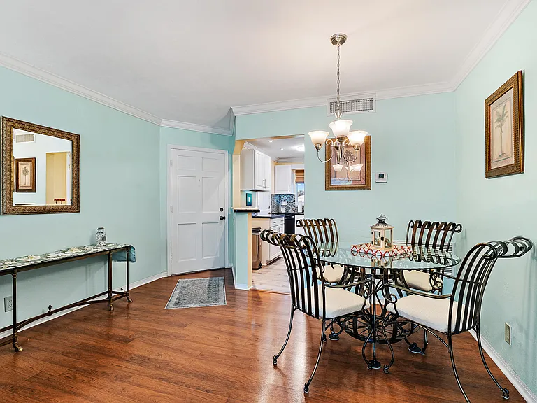 4 Westwood Ave — Photo 11