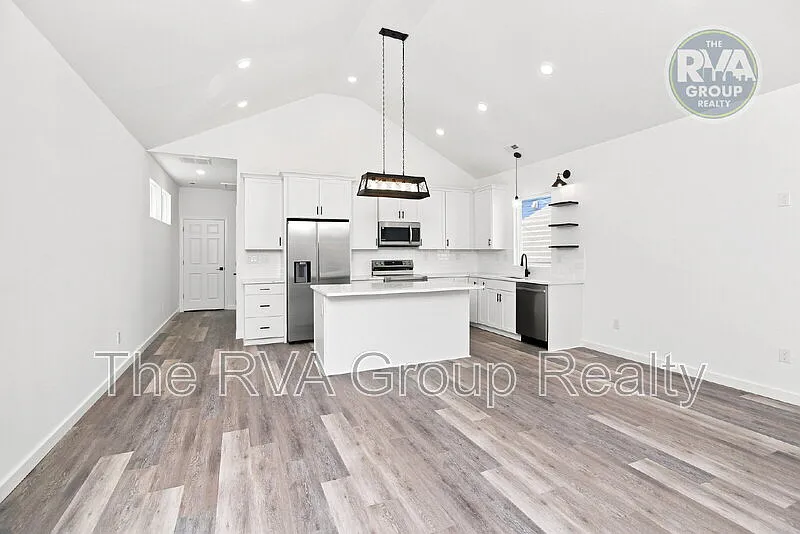 3 bed, 2.5 bath, 1172 sqft, $2,395 — Photo 4