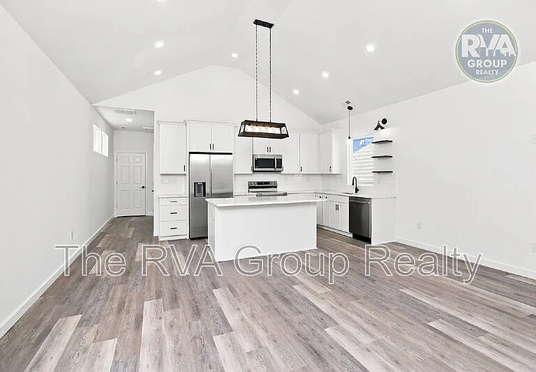 1609 Rogers St — Photo 4