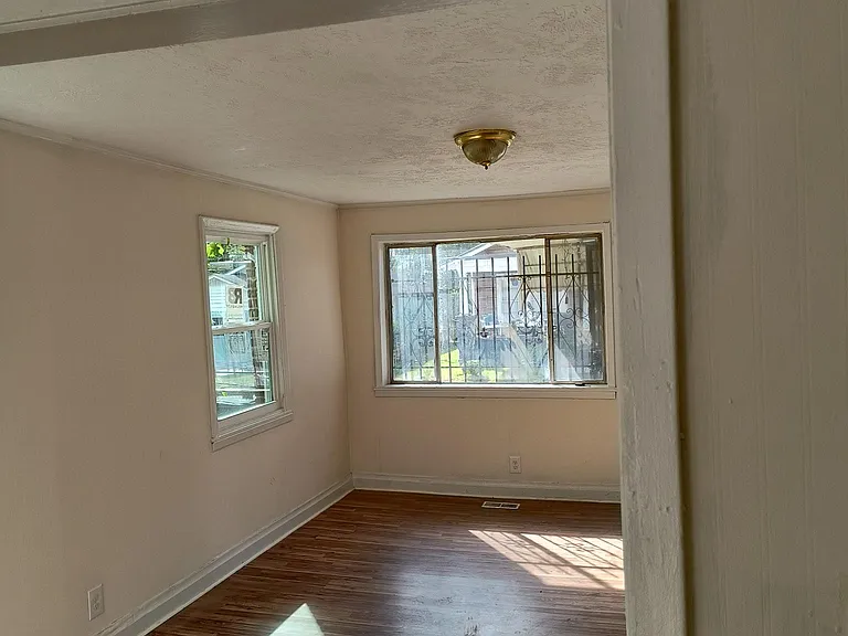1147 Roselle St — Photo 9
