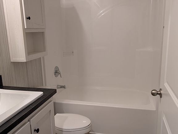 5th image of 185 Revere Dr
